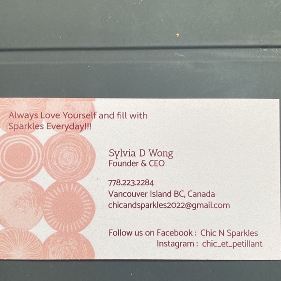 Chic et Pétillant aka Chic N Sparkles (All Authentic Vintage Luxury Pieces) - Picture 2 of 2